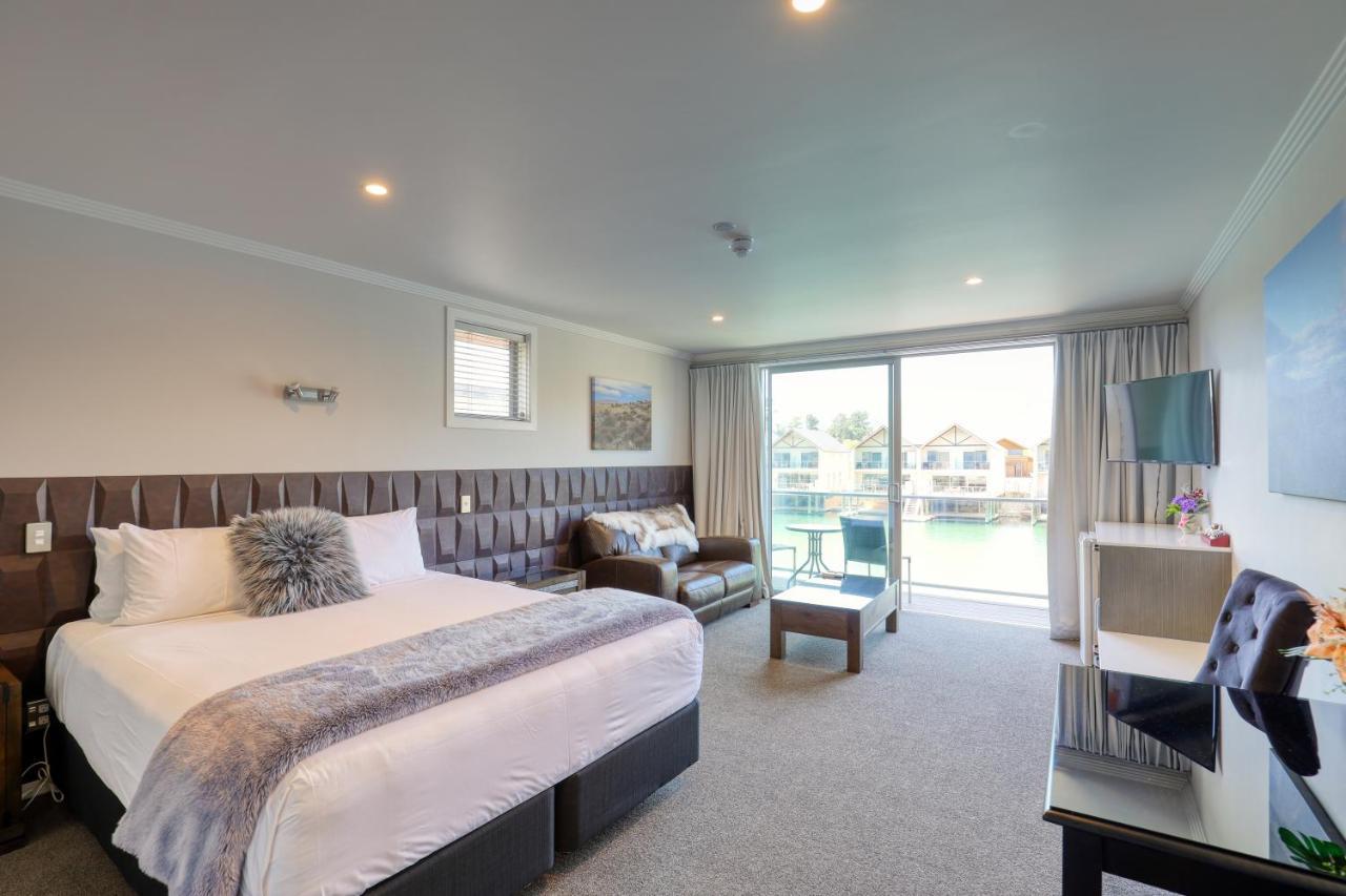 Marsden Lake Resort Central Otago Cromwell Exterior photo A typical hotel room