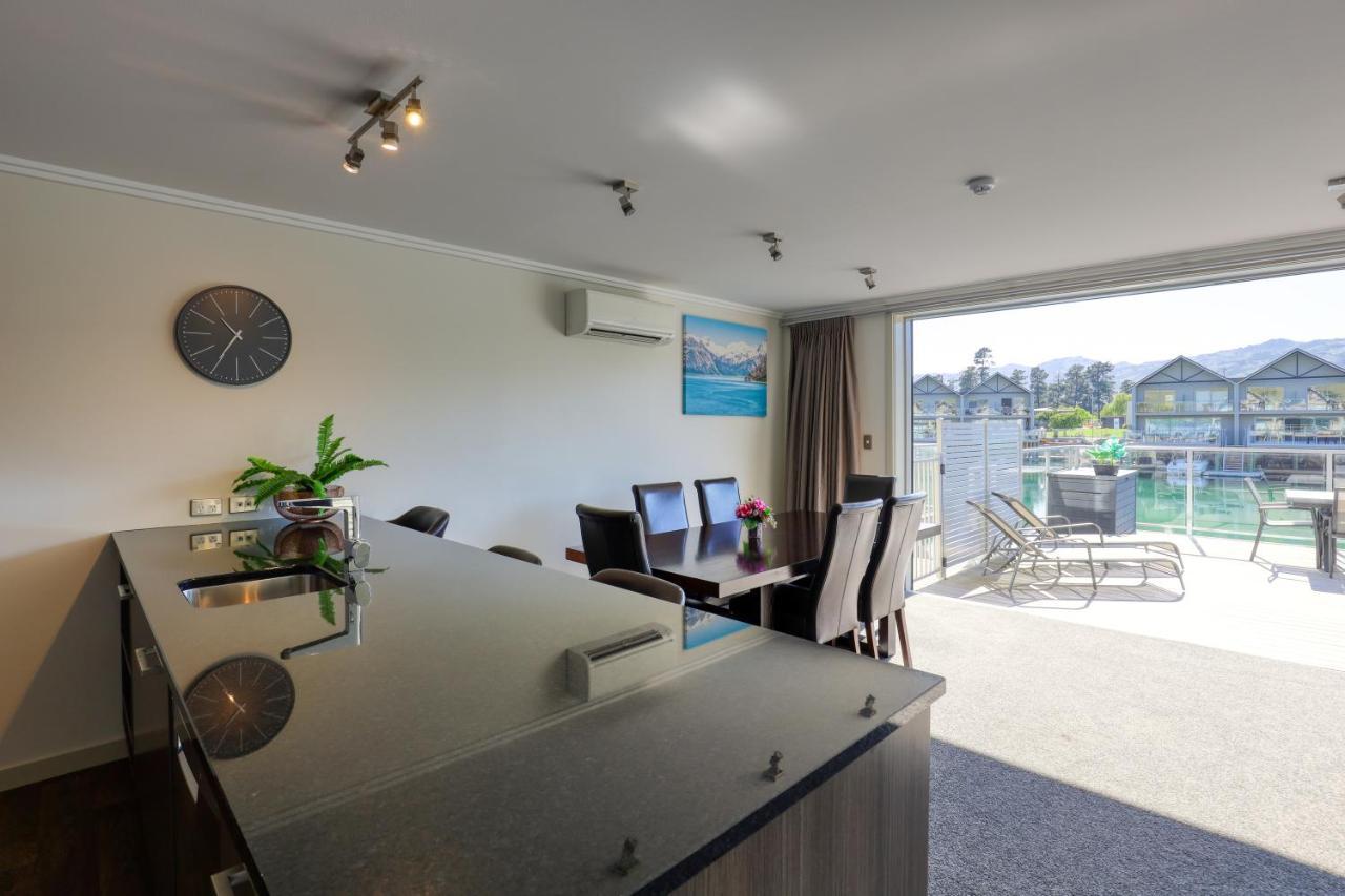 Marsden Lake Resort Central Otago Cromwell Exterior photo A kitchen in a modern apartment