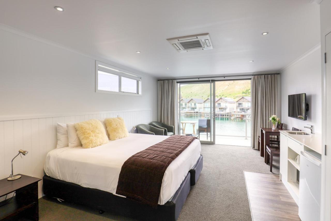 Marsden Lake Resort Central Otago Cromwell Exterior photo A room at the hotel