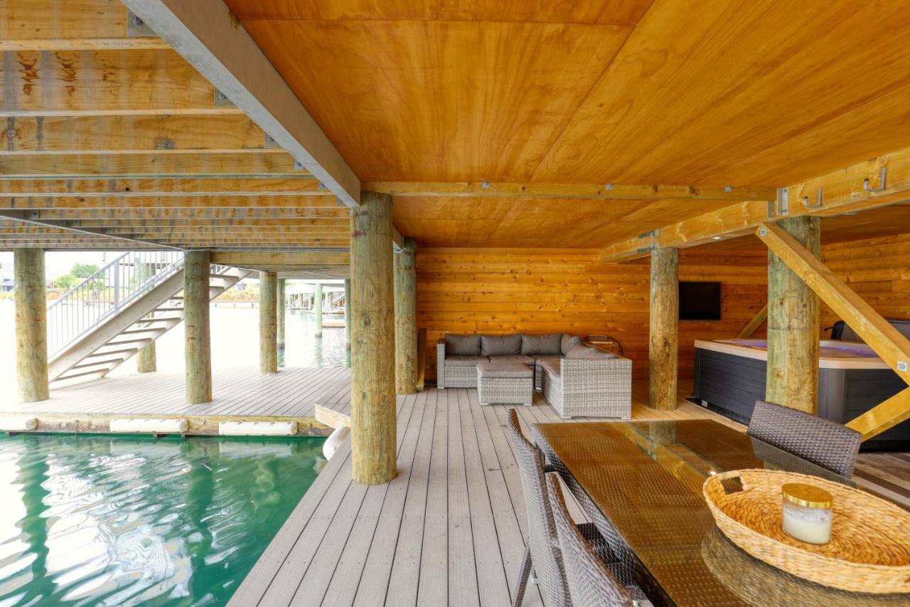 Marsden Lake Resort Central Otago Cromwell Exterior photo The interior of the pool house