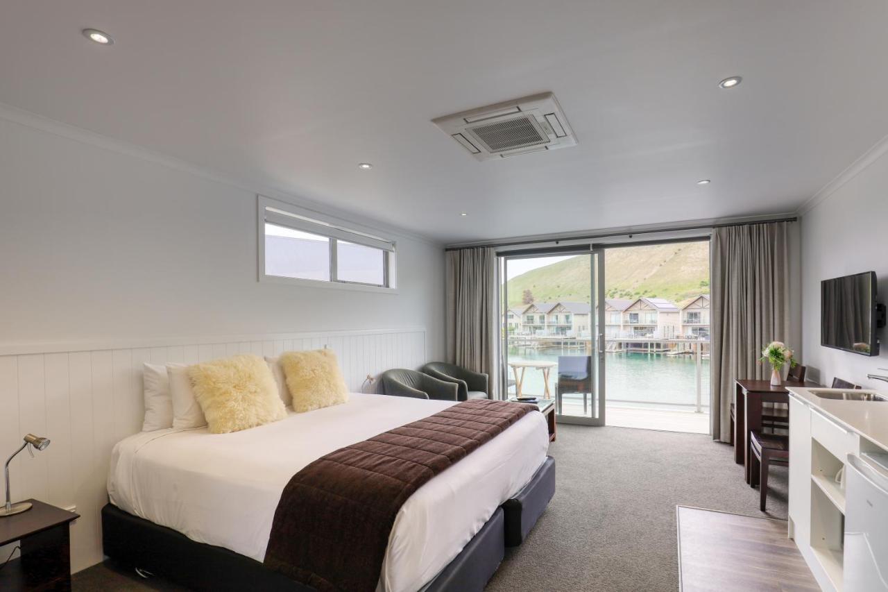 Marsden Lake Resort Central Otago Cromwell Exterior photo A typical hotel room