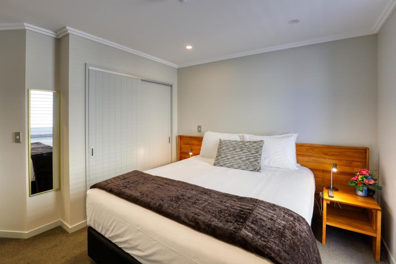 Marsden Lake Resort Central Otago Cromwell Exterior photo A bedroom at the hotel