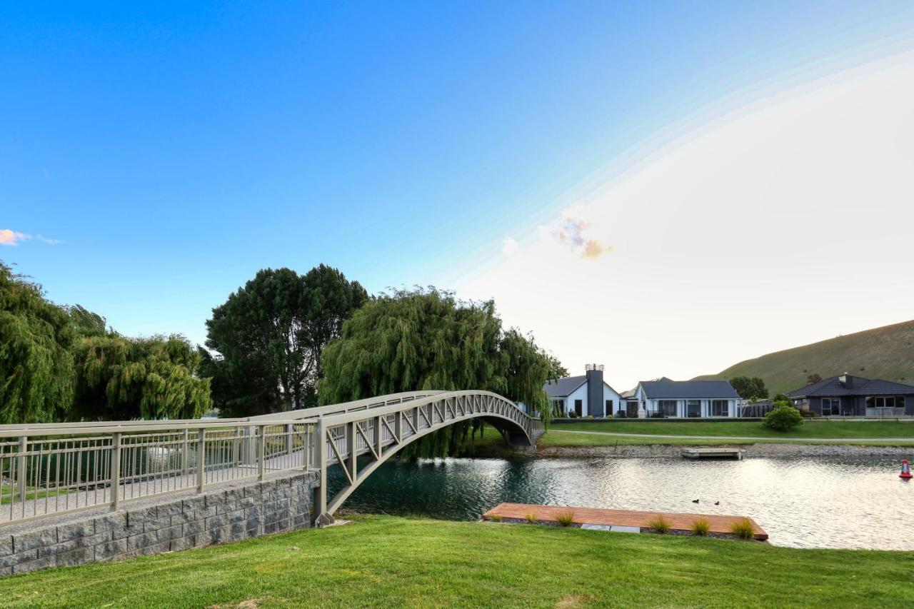 Marsden Lake Resort Central Otago Cromwell Exterior photo Bridge over the River Clyde