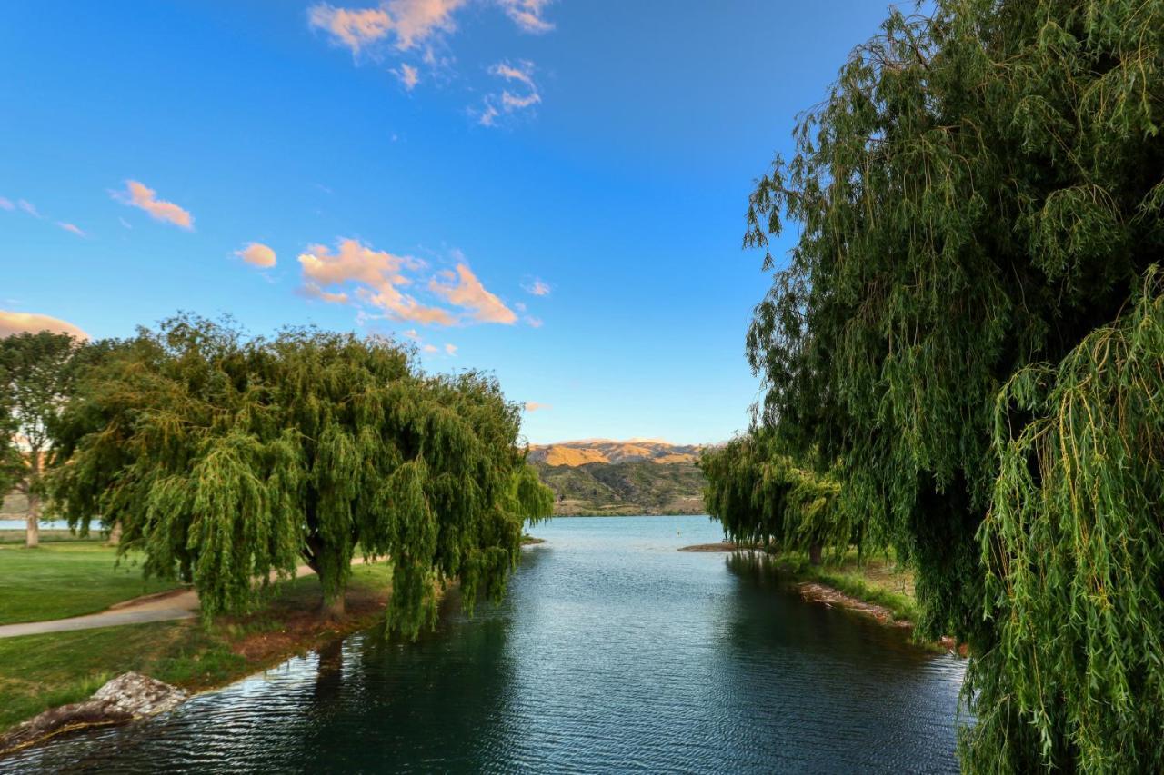 Marsden Lake Resort Central Otago Cromwell Exterior photo View of the lake from the dam